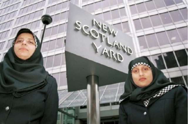 Des policiers portant le hijab bientôt en Écosse